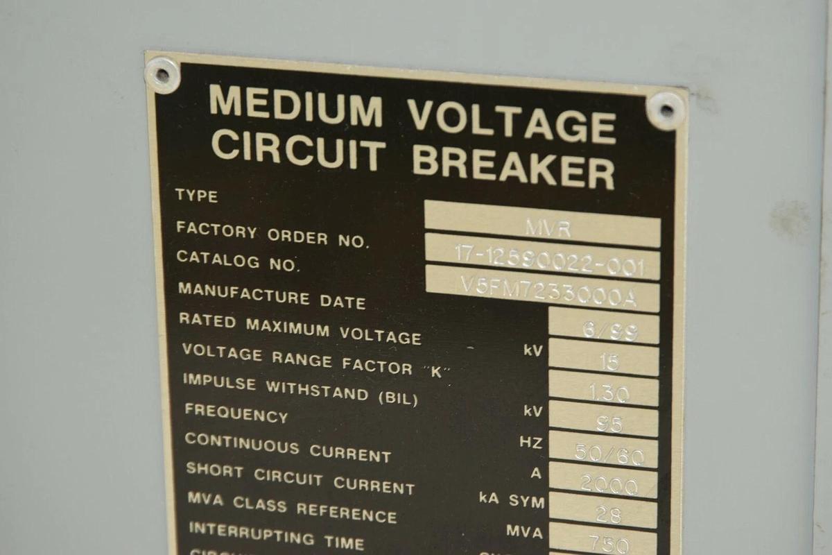 Used Square D 15 KV DST2V Medium Voltage Circuit Breaker V5FM7233000A 2000 Amp 2000A