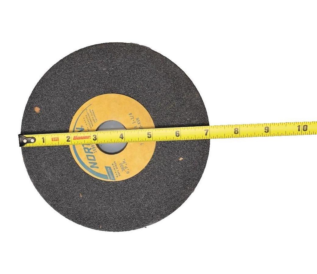 (NEW) NORTON 159910 , 37C60-KVK 7" OD x 1/2" Wide 1-1/4" ID Grinding Wheel