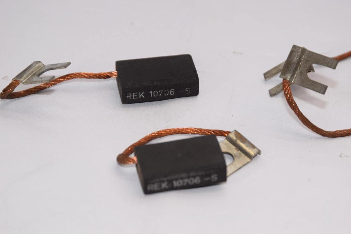 (NEW - Lot of 4) REK 10706-S 25/32" x 25/64" Carbon Brush