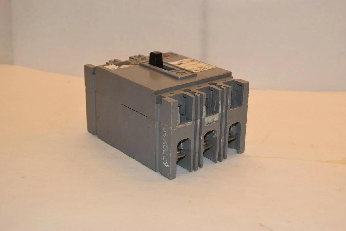 Used Westinghouse HFB3022ML Circuit Breaker 3 Pole 3A 3 Amp A 600Vac