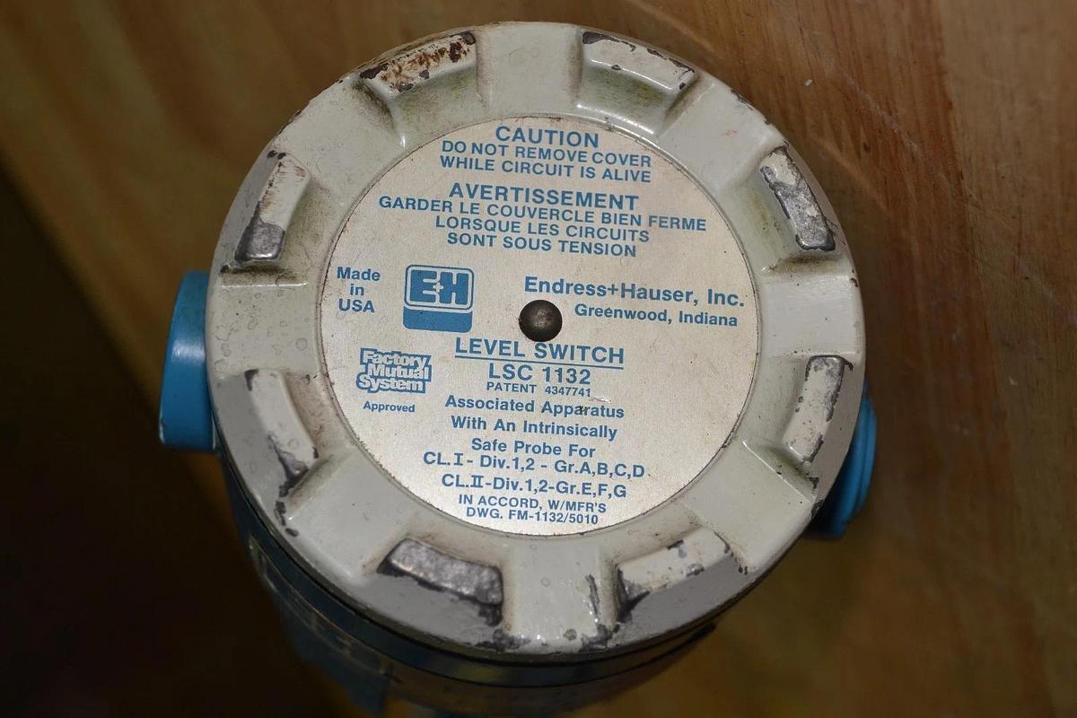 Used ENDRESS + HAUSER LSC 1132 LEVEL SWITCH