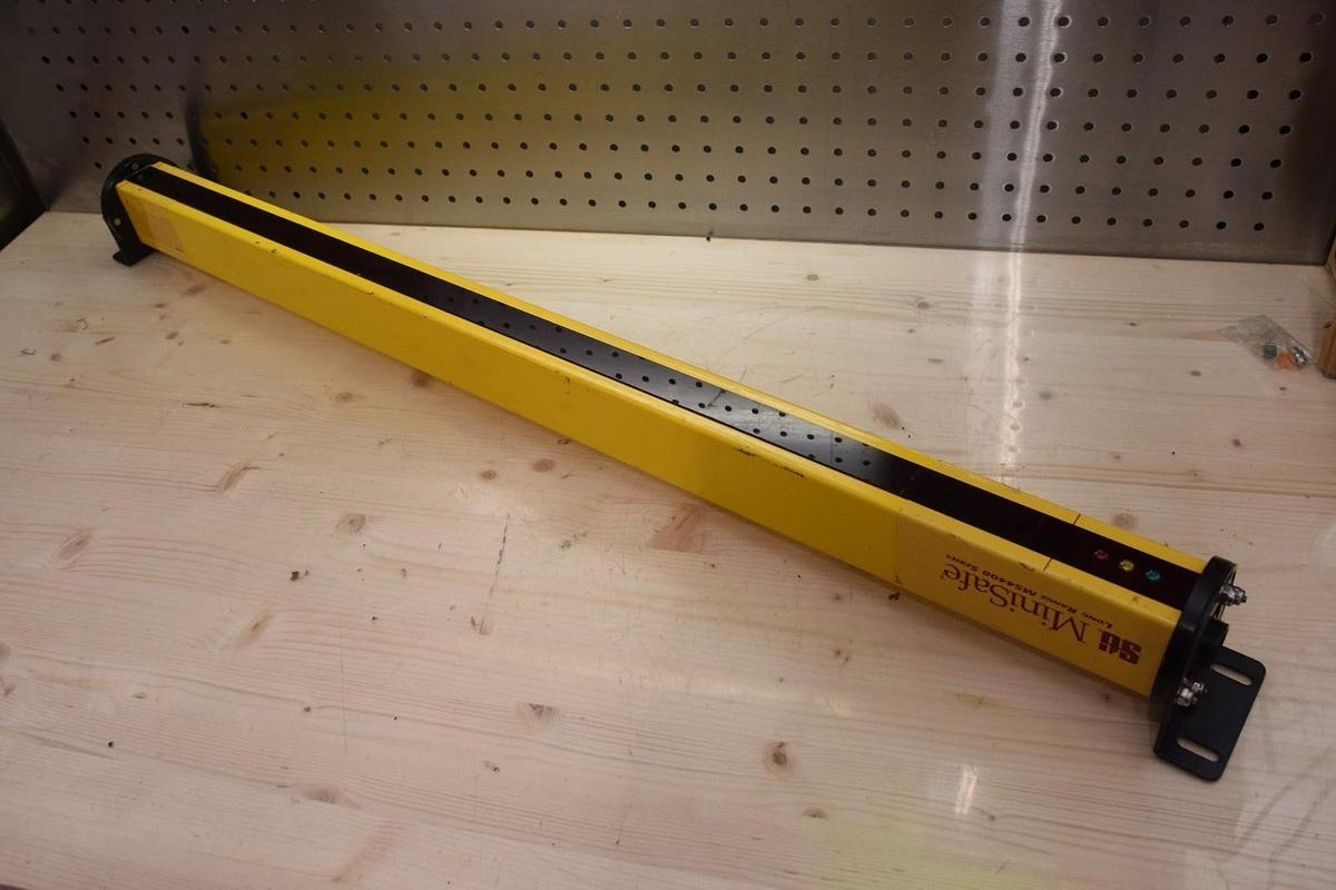 Used STI MS4432BX 0.3-30m 1-2" SAFETY LIGHT CURTAIN