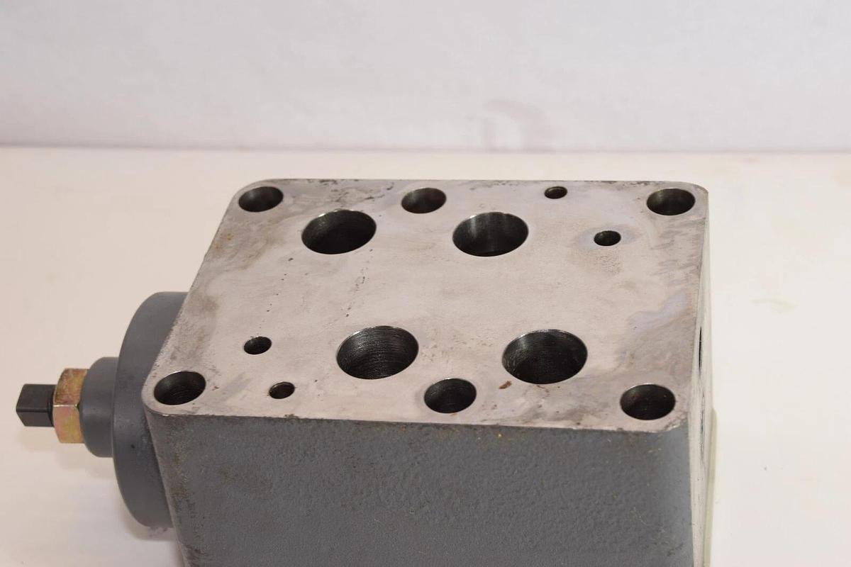 TOKYO KEIKI Tokimec DGCF-06-P-10 , DGCF06P10 Check Valve (NOS)