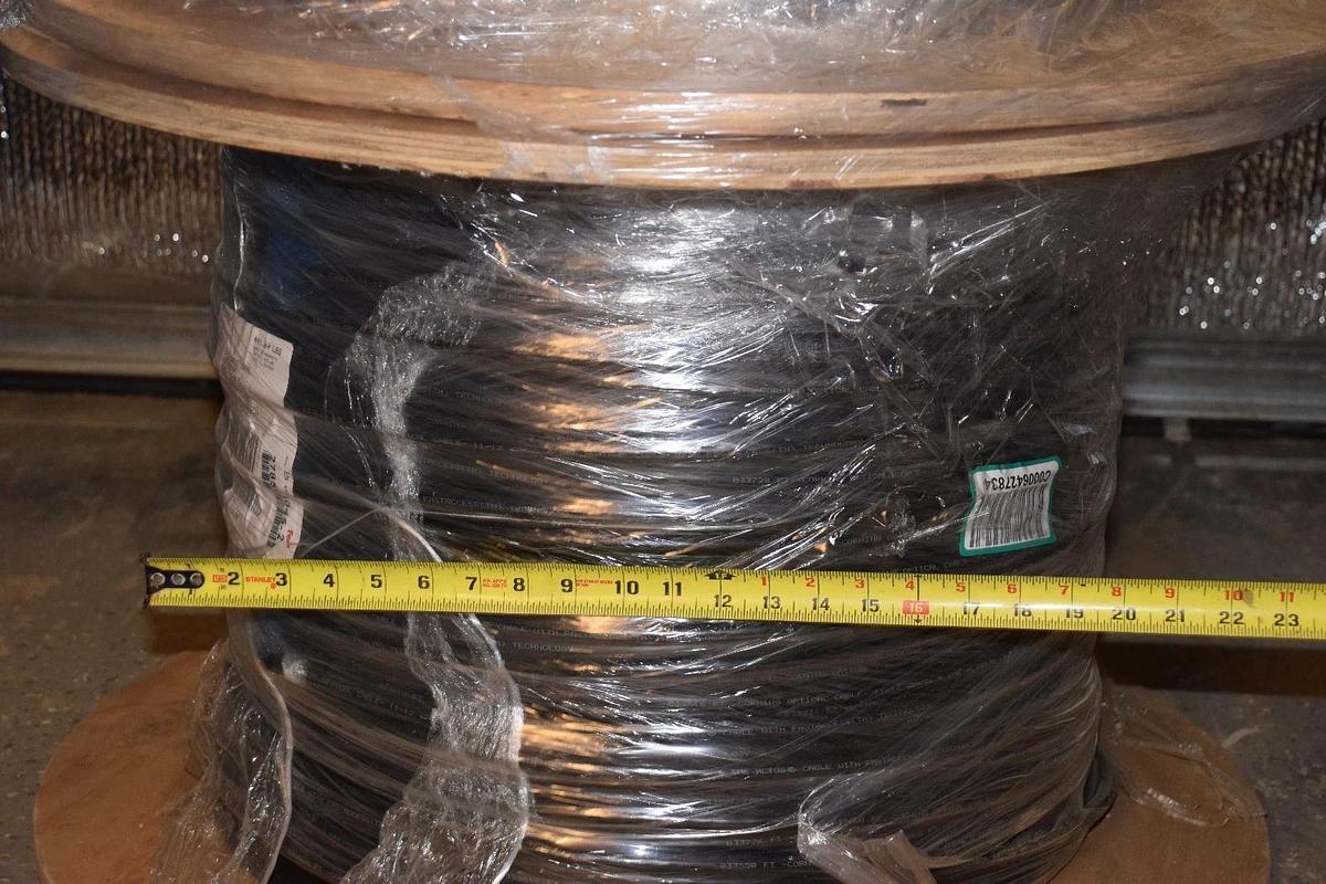 2 Large Reels, CORNING FIBER OPTIC OPTICAL CABLE 10-11, 6 SME, 002782 SPOOL REEL