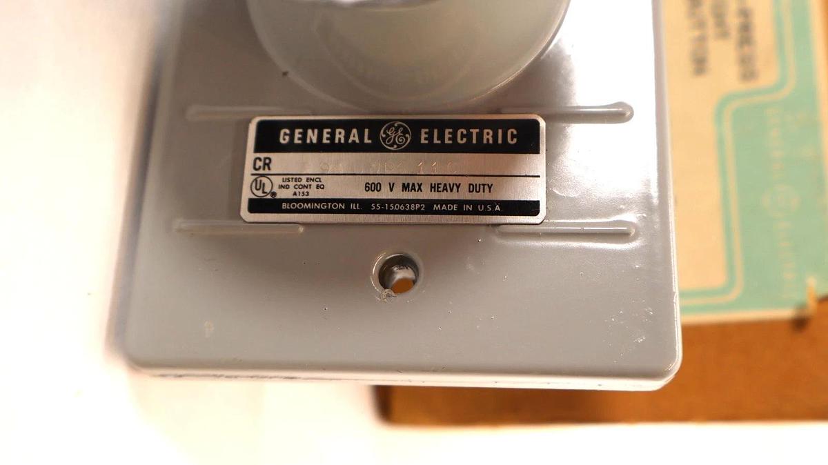 General Electric / GE CR2940NP611C 600Vac Punch-Press Pushbutton , Chrome (New)
