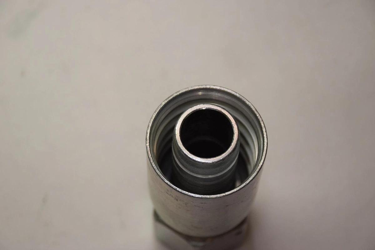 (New) Parker  Fitting P77-16 1" Hose X 1" Female  77-16 OF7S11 CF7S11