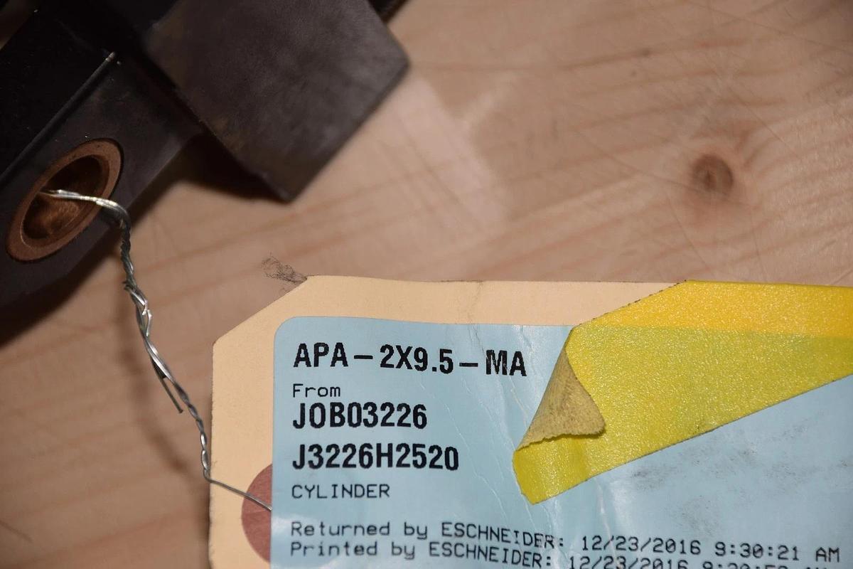 SCHNEIDER Pneumatic Cylinder APA-2X9.5-MA 2" BORE 9.5" STROKE (NOS)