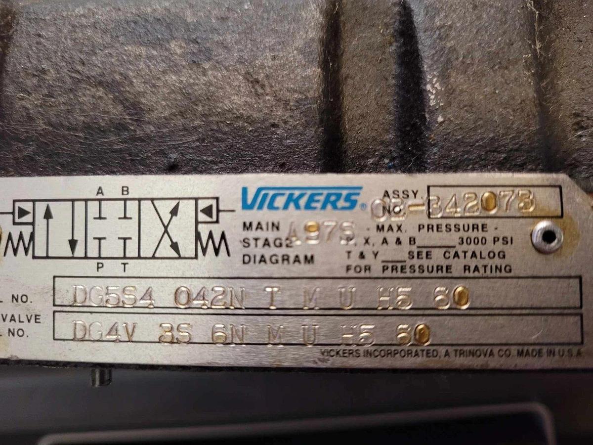 Vickers Directional Control Valve DG5S4042NTMUH560 DG5S4 042N T M UH5 60 *NOS*