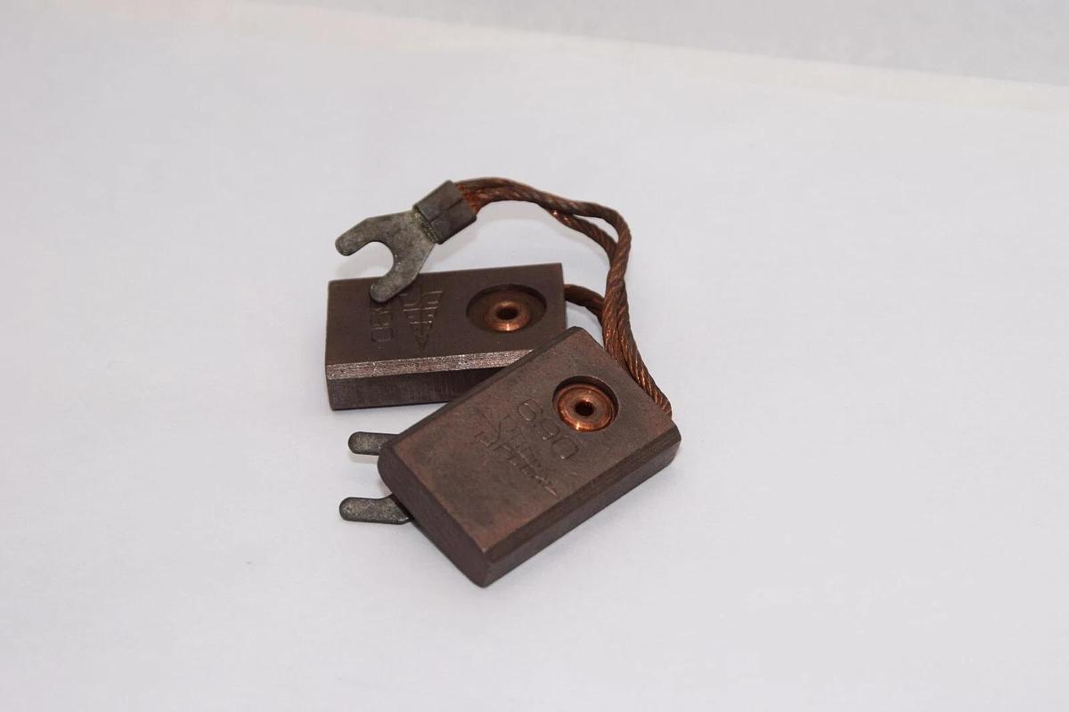 SEE SPEER Carbon Motor Brush Brushes 690 1" x 3/8"  (NEW - Lot 2)