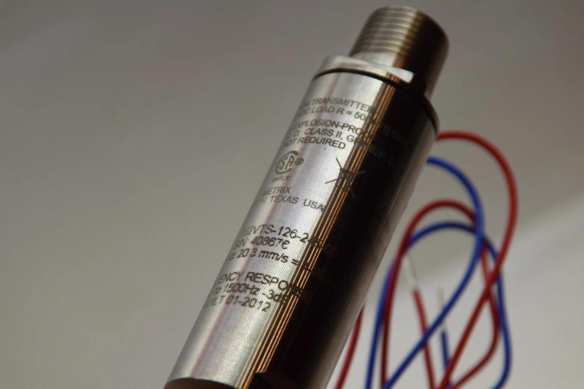 New, METRIX VIBRATION Transmitter 162VTS-126-2-4-5-0-0, 126: 0.8 IPS