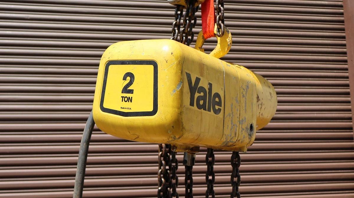 Used Yale 2 Ton Chain Hoist 4000lb 2010H083 C6T17NZ3D 460/380v 3ph 24" Chain