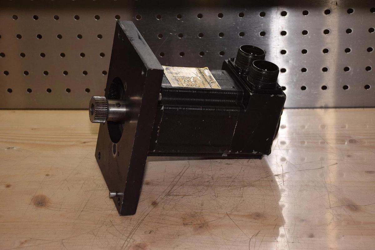 Used GE FANUC BRUSHLESS SERVO MOTOR MTR-3N32-H-R-0-N-S-A