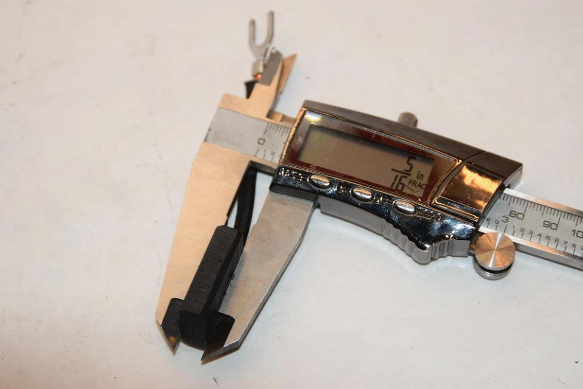 (NEW - Lot of 2) SOUTHLAND 24833-6677 24833 6677 25/32" x 5/16" Carbon Brush