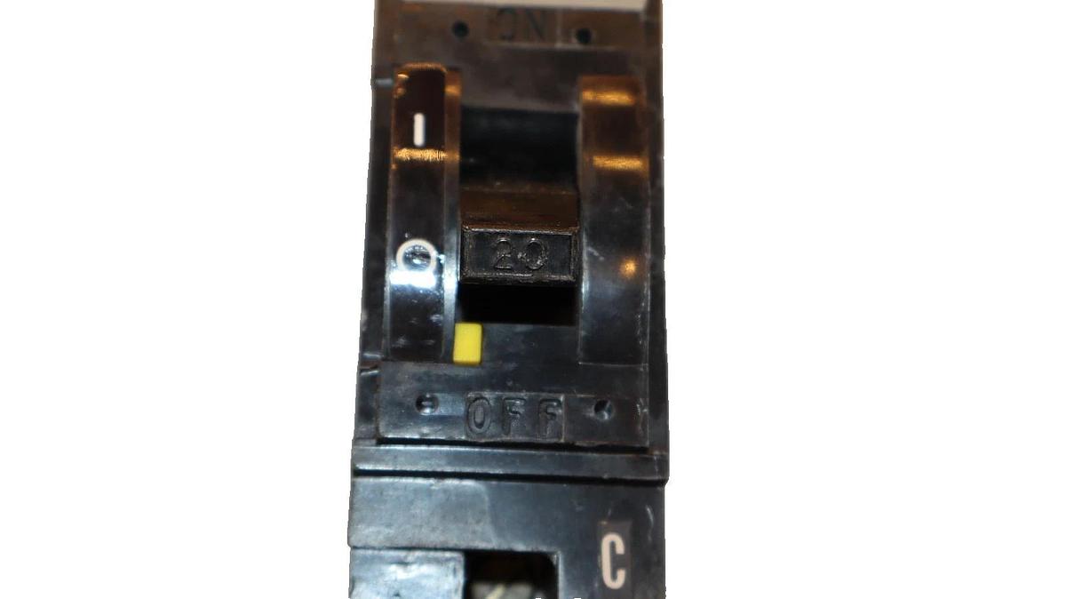 Used (Lot of 2) Square D Circuit Breaker 20A 20 Amp FY14020C 1p 1  Pole