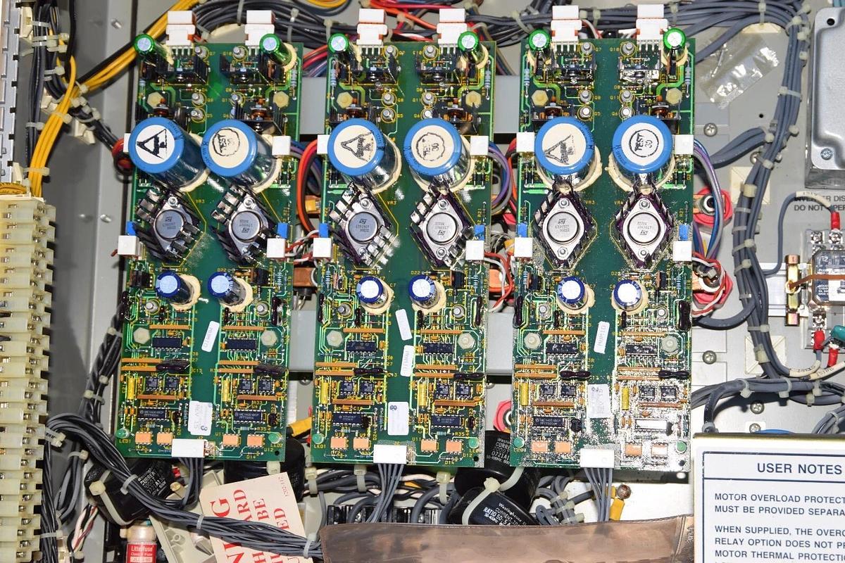 Used Westinghouse Accutrol 200 Adjustable Frequency Control A2T152B-10117 15hp 460v