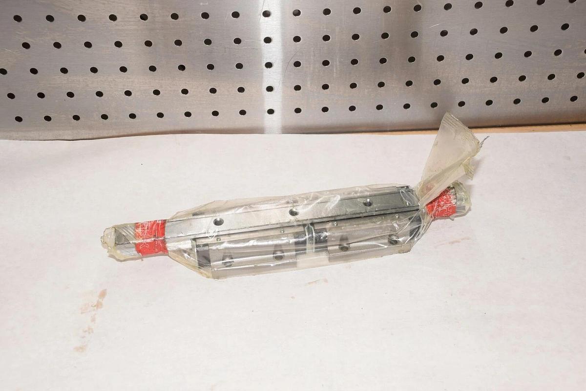 (New) THK Linear glide rail 11" bearing THK Rail UHC01525-A