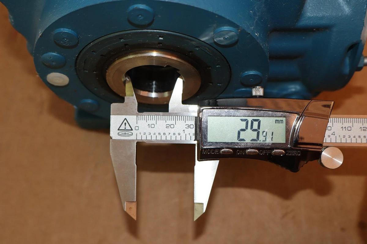 Sew-Eurodrive Gear Box Speed Reducer SA57/A 850173266.11.11.001 Ratio 29:1 *NOS*