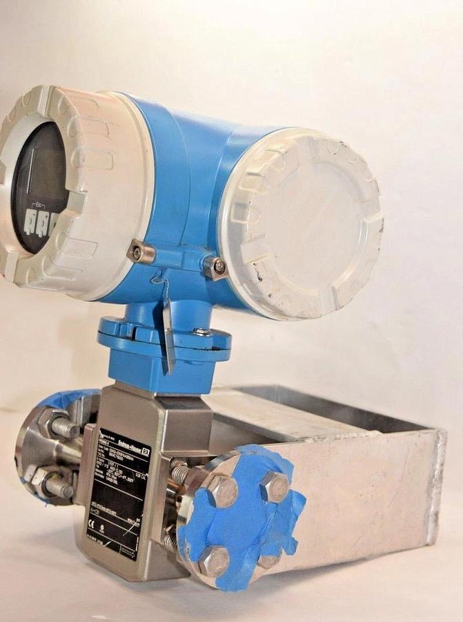 Used ENDRESS + HAUSER 53H02-EB0B1AA0BBAA Flowmeter Meter 53H02EB0B1AA0BBAA