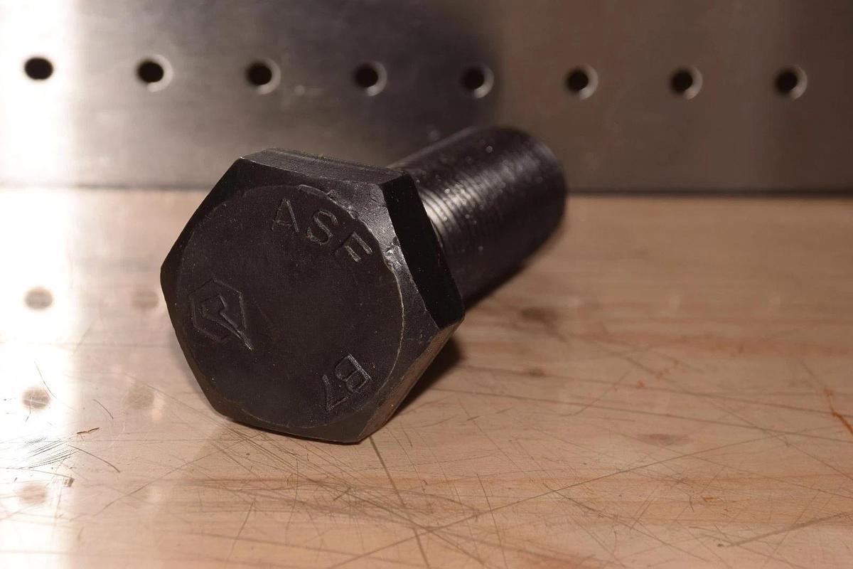 ASF 1-1/4"-8 x 4" A193 ASTM B7 Black Oxide Finish Heavy Hex Bolt 1-14" X 4" 11/4