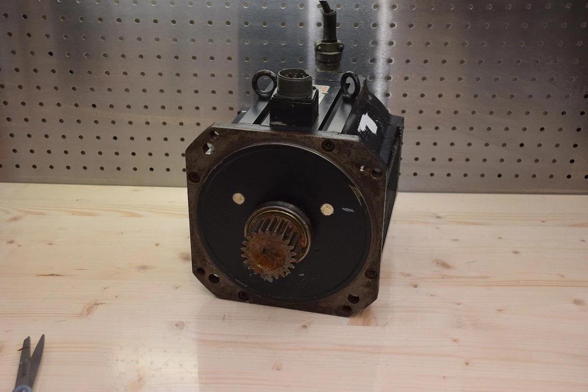 Used NACHI SERVO Motor USADED-37-FC43 USADED37FC43 3.7KW 2000 RPM 18.6A