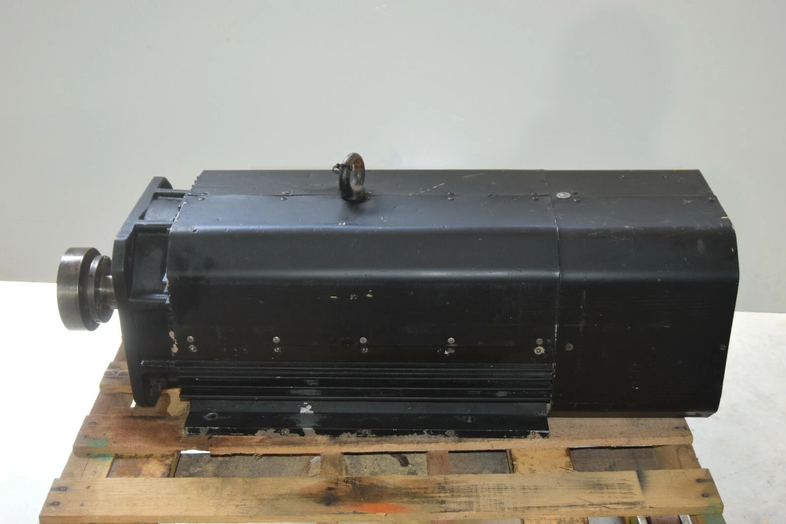 Used INDRAMAT BOSCH Induction Motor 2AD180C-B35LB2-BS03-B2N1 52KW 257752