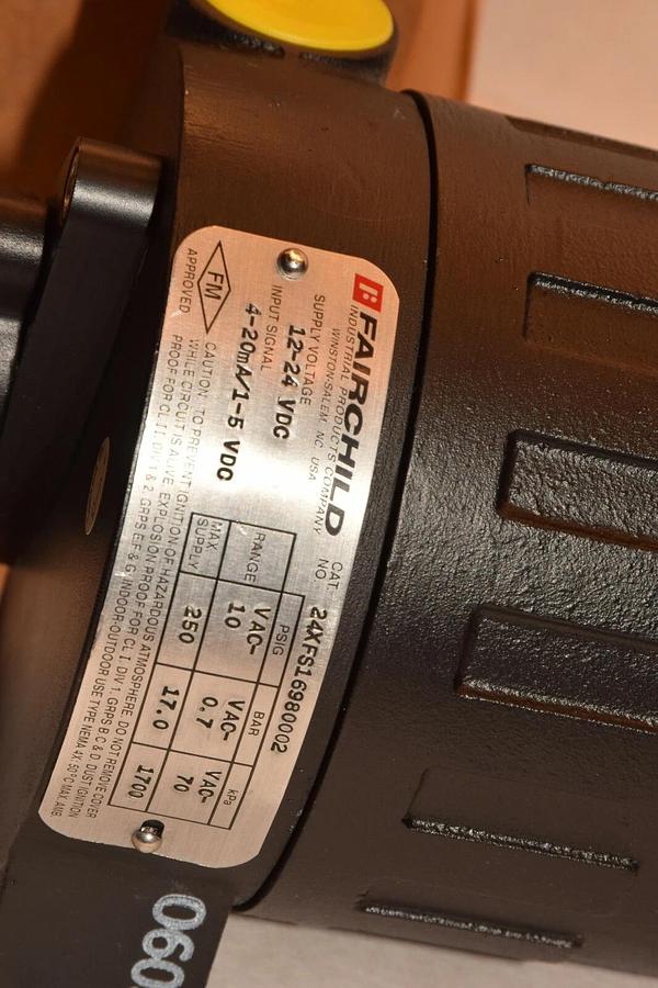 (New in box) FAIRCHILD 24XFS16980002 12-24 VDC 4-20MA / 1-5 VDC EB-18610-1