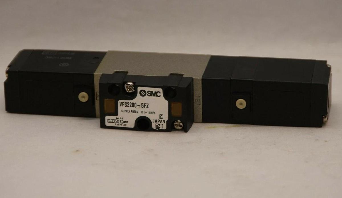 Used SMC VFS2200-5FZ 0.1-1.0MPa DC21-26V Coil Pneumatic Solenoid Valve