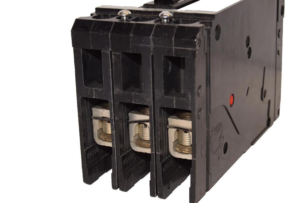 Used Siemens ED43B040 40A Amp 480V 3P Type ED4 Sentron Series Circuit Breaker