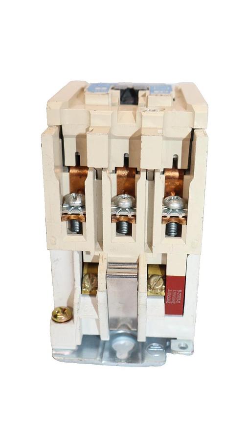 Cutler-Hammer Eaton Contactor CN15DN3 Size Sz 1 600V 27A 120v coil 3P CN15DN3AB