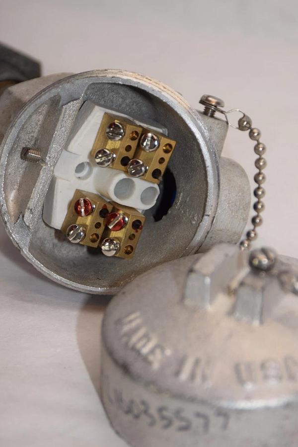 (NEW) CONTROL SPECIALTIES M216035577 1" 316SS Thermowell Temperature Sensor