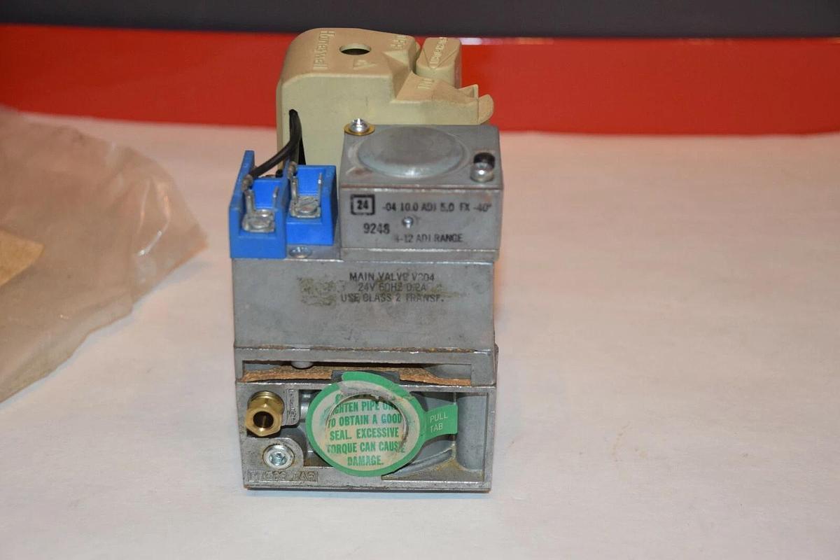 NEW HONEYWELL VR8440C 3031 VR8440C3031 24V 50/60Hz 1/2" x 3/4" GAS VALVE