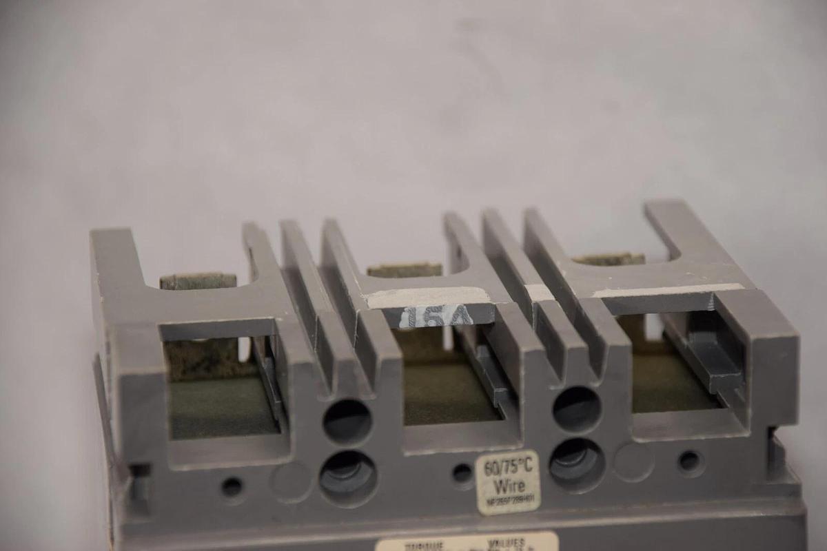 (NEW) WESTINGHOUSE HFB3015 15A 3Pole 600Vac Circuit Breaker