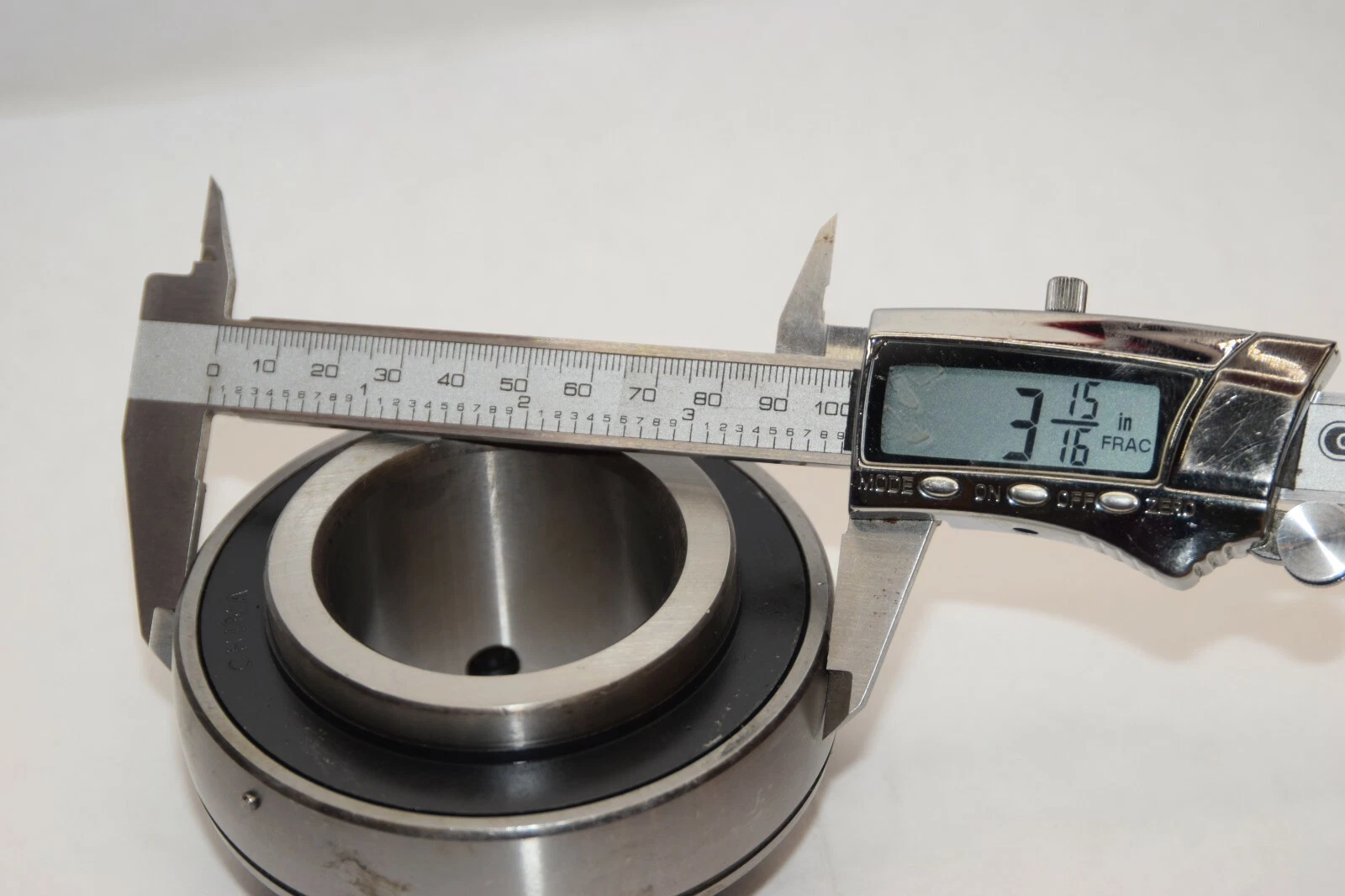 (NEW) IPTCHI U0211-32 3-15/16" Outside Dia. 2" Bore Bearing