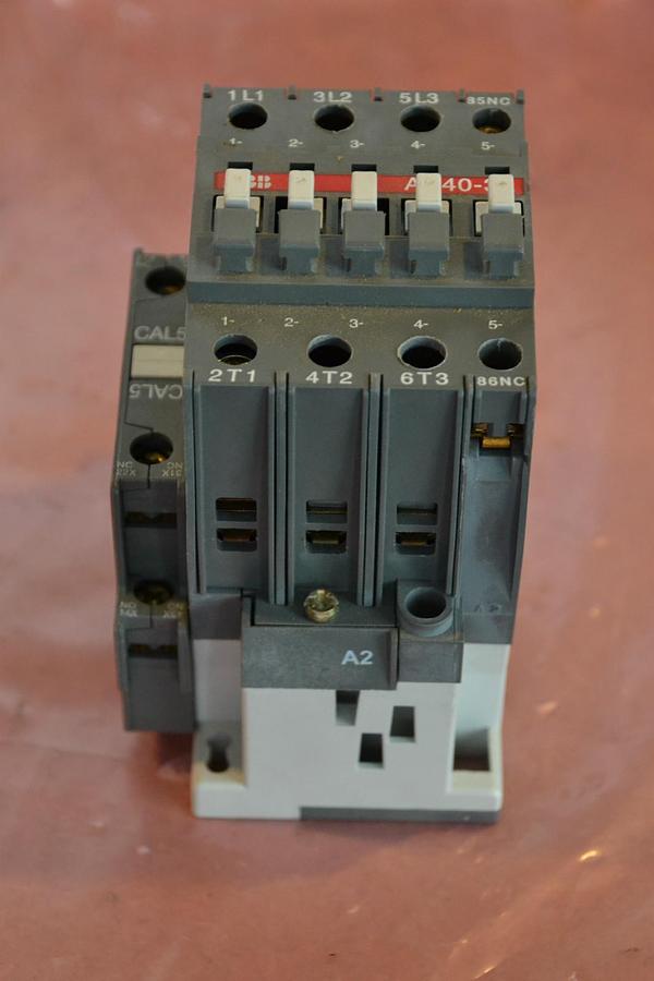 Used ABB CONTACTOR AE40-30 AE40 30 AE4030 CAL5-11 CAL511 COIL 220/230 VDC V R80