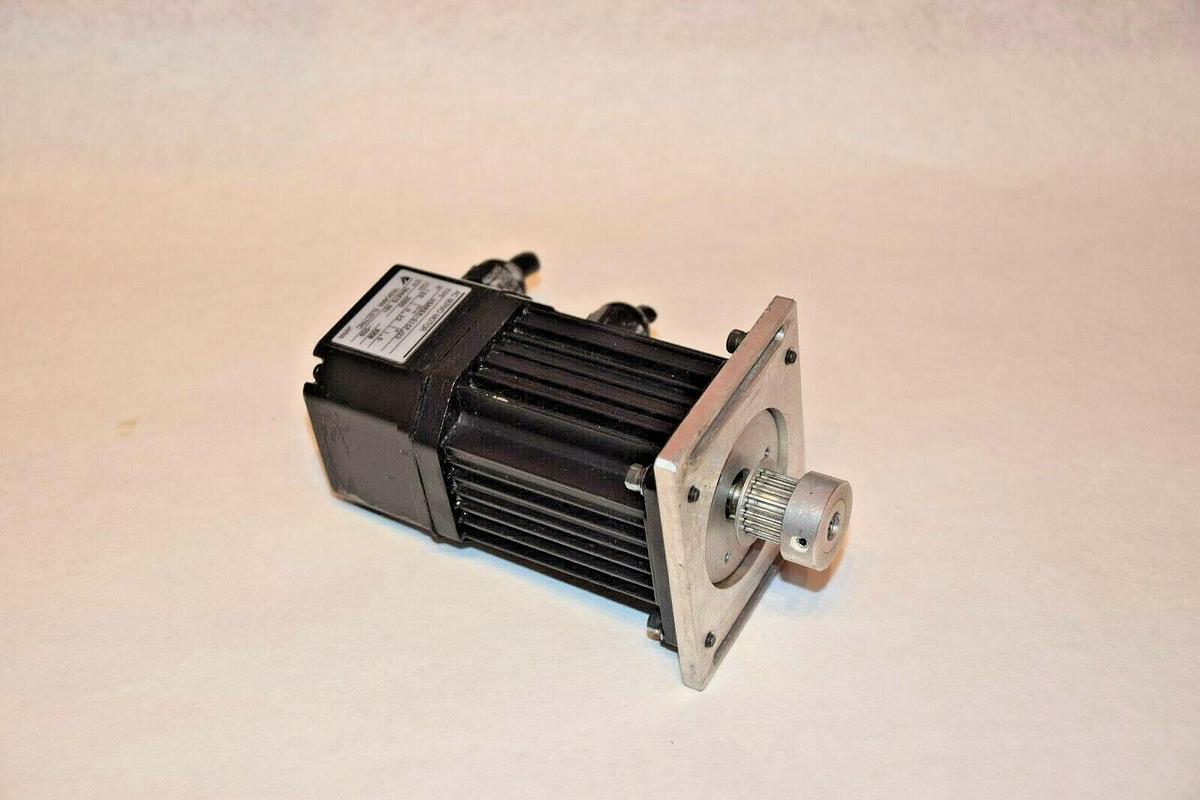 Used Yaskawa USAREM-01CFJ23 AC Servo Motor
