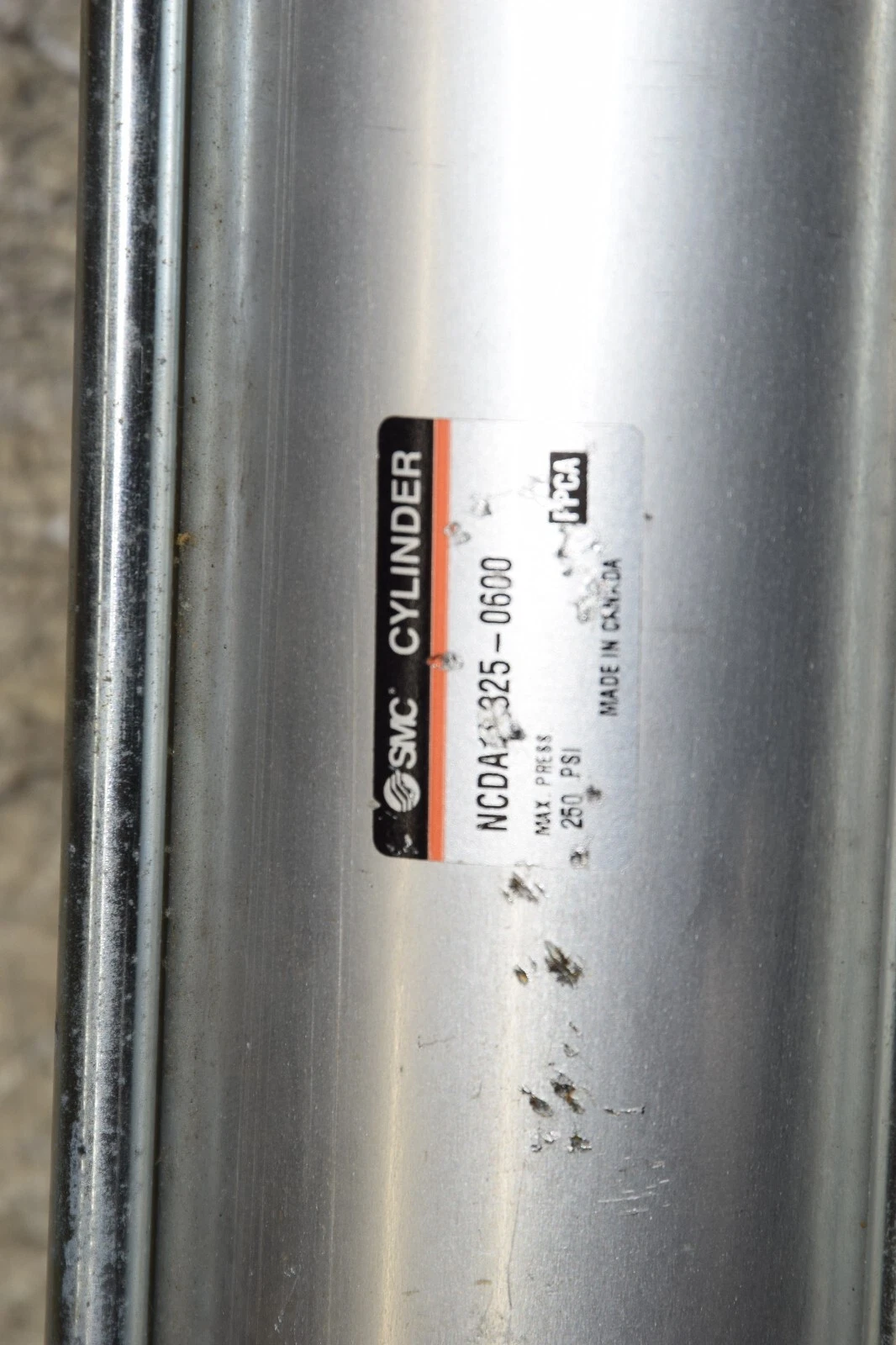(NEW) SMC NCDA1D325-0600 250psi Pneumatic Air Cylinder
