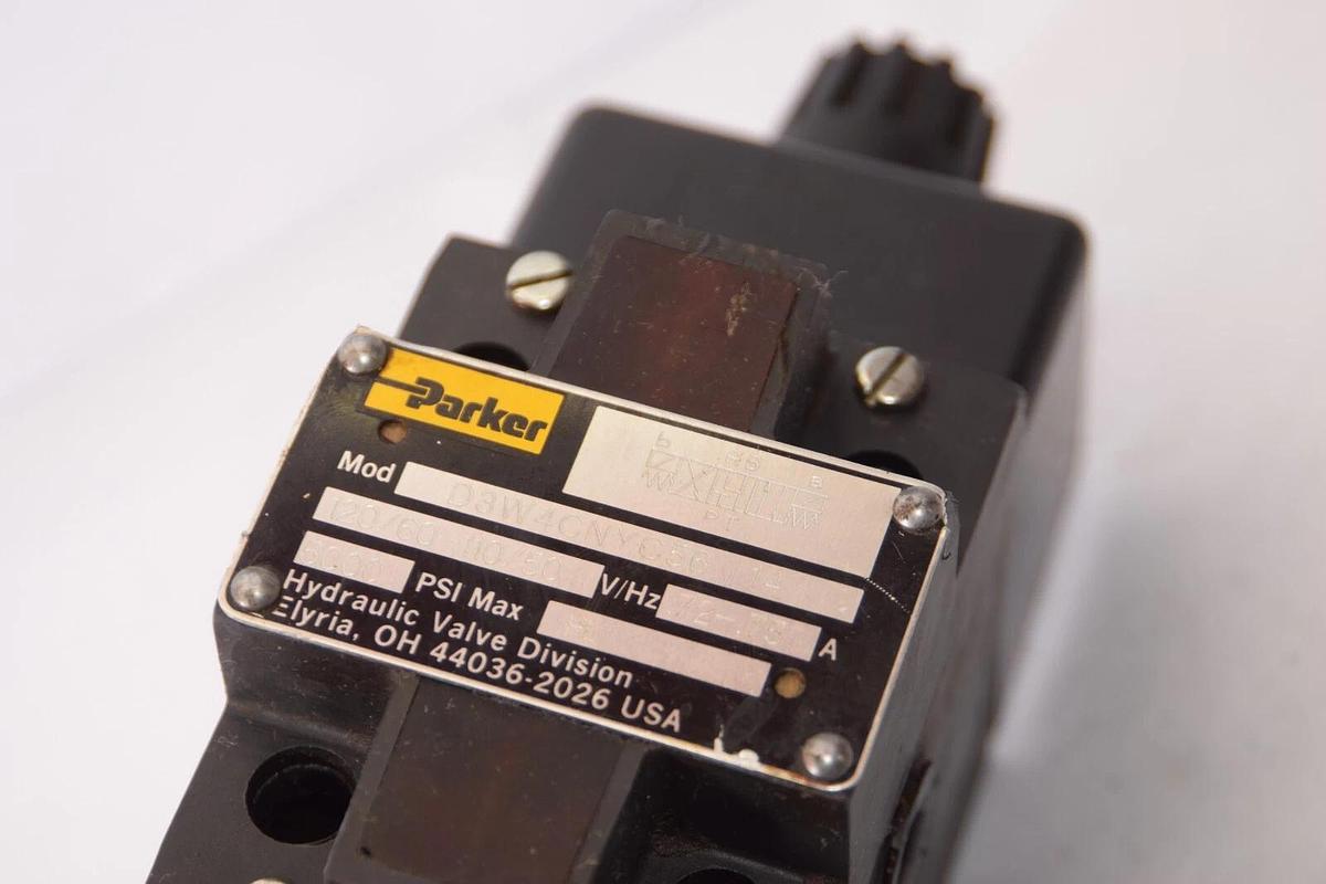 PARKER D3W4CNYC56 -14 110/120v 5000psi Directional Control Valve (NEW)