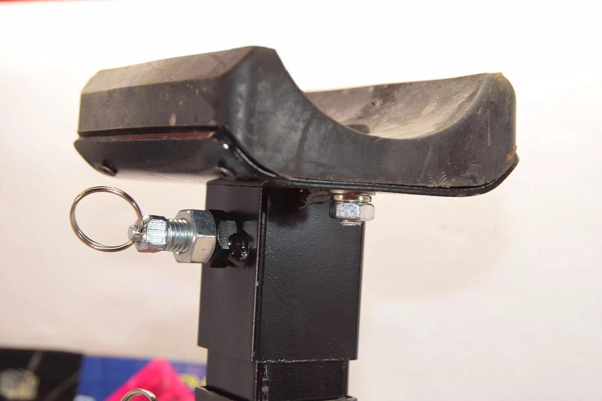 TOUGH 1 79-80-0-0 Adjustable Farrier Stand