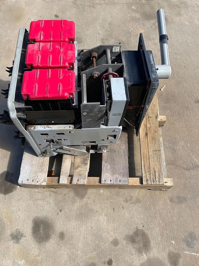 Used General Electric GE Low Voltage Power Circuit Breaker AKR-6D-30H 800A TA9VT20SA1