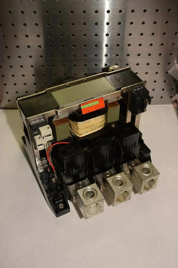 (NEW) KLOCKNER-MOELLER DIL 8A-22-NA DIL8A22NA 110/120V 50/60Hz CONTACTOR