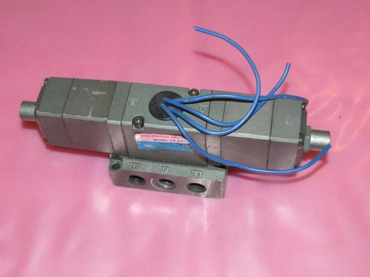 Used SMC SOLENOID PNEUMATIC VALVE VS4310