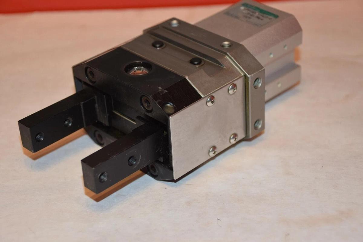 Used CKD HKP-32CS-S23-D HKP32CSS23D 0.3-0.7Mpa PNEUMATIC GRIPPER