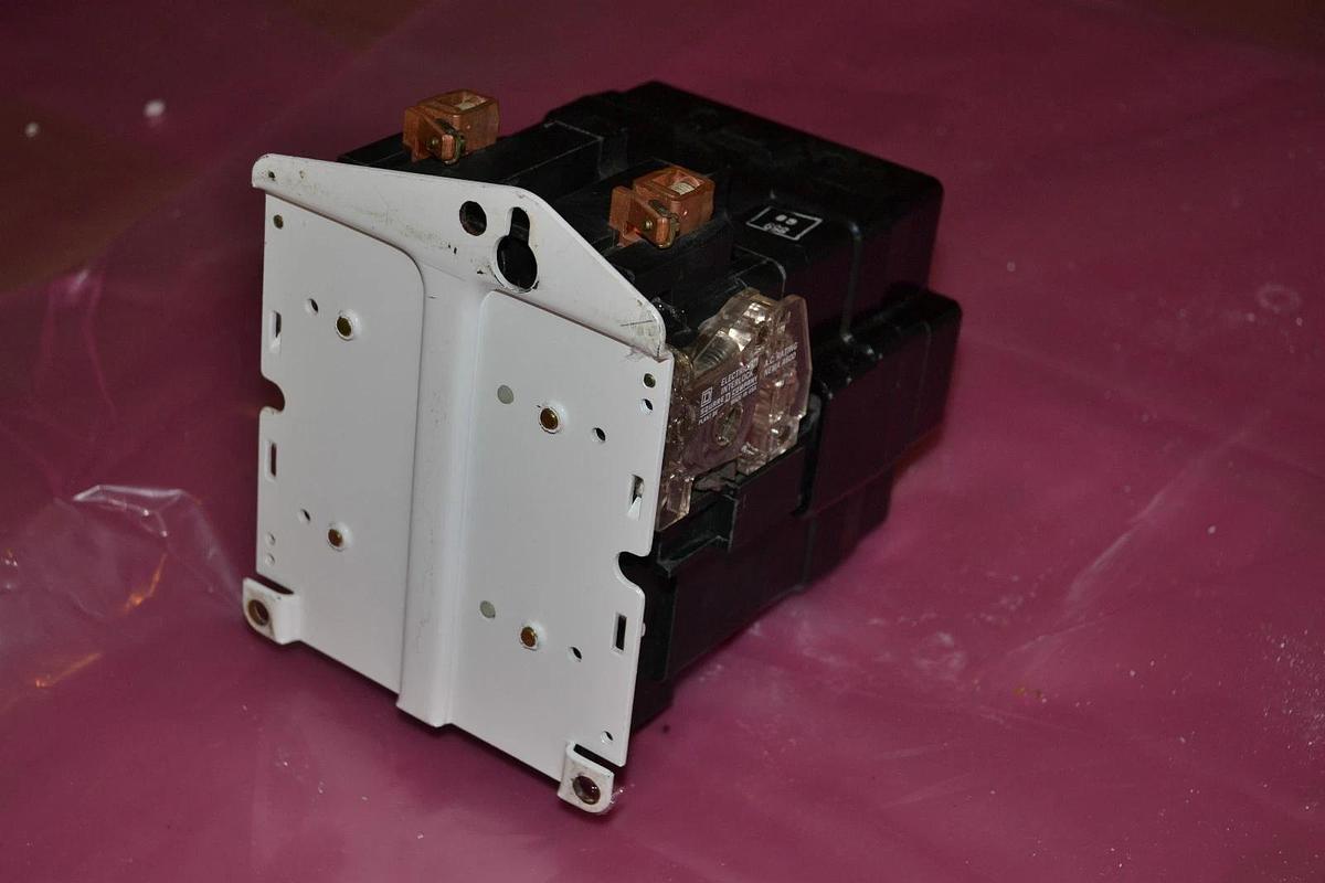 Refurbished SQUARE D CONTACTOR 8502 SEO1 8502SEO1 SIZE SZ 220V COIL