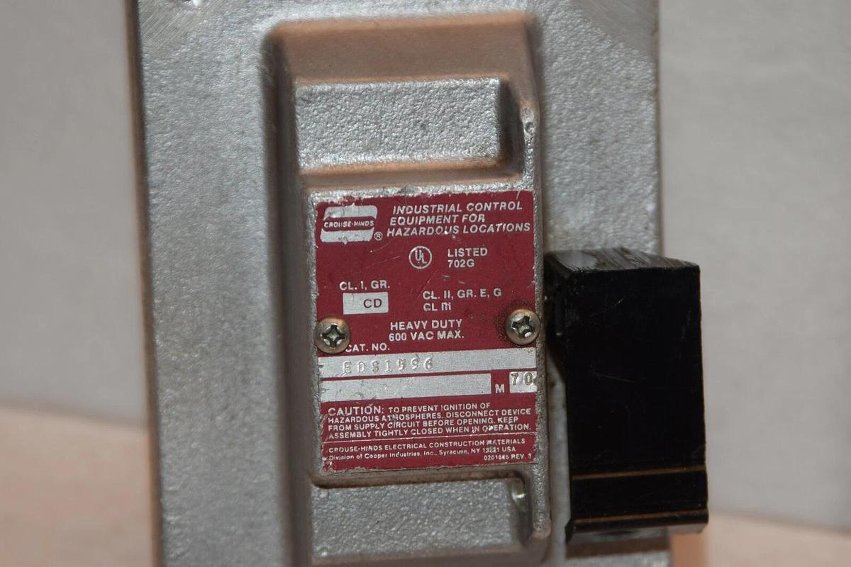 Used CROUSE HINDS EDS1596 600VAC HEAVY DUTY INDUSTRIAL CONTROL FOR HAZARDOUS LOC.