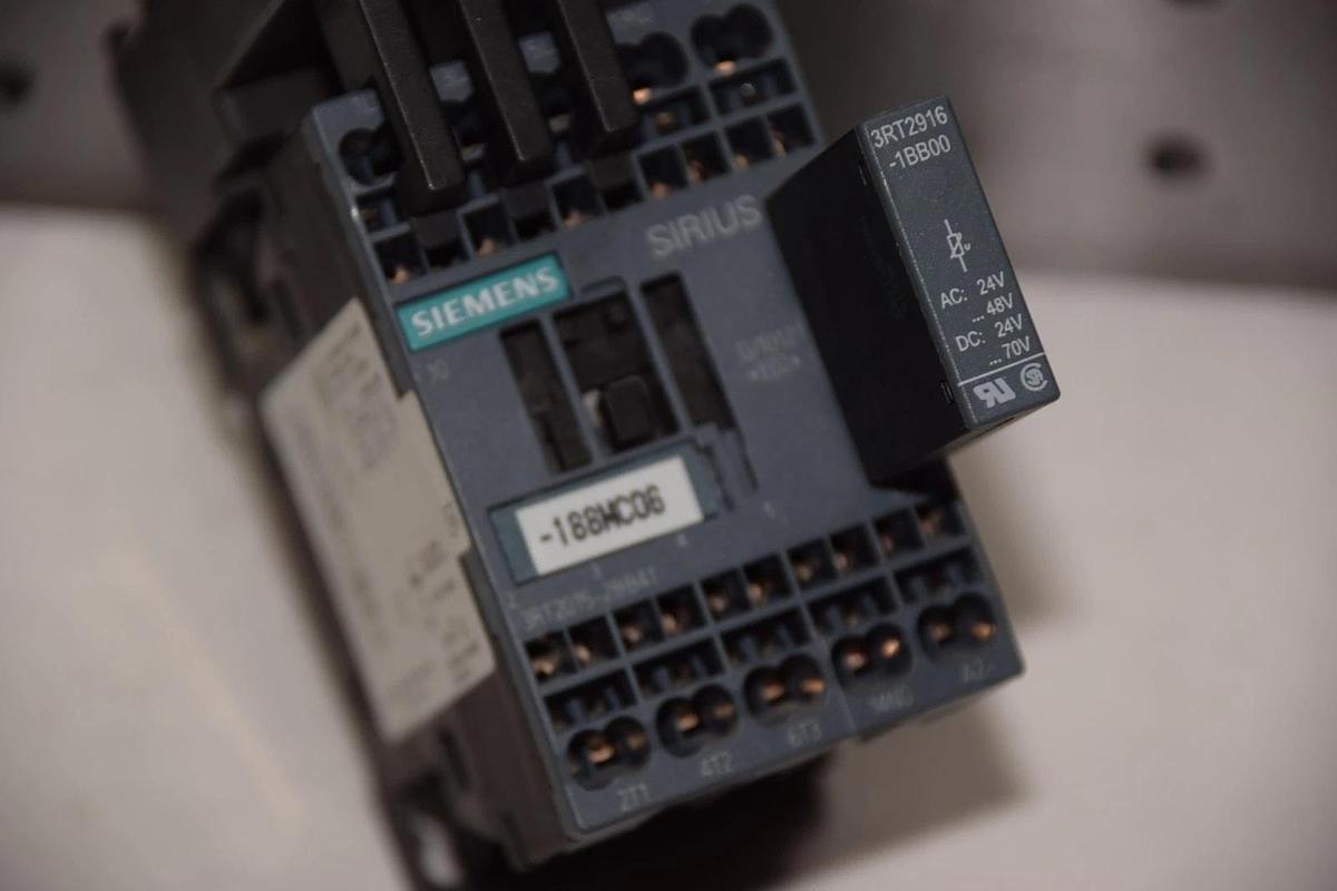 Used SIEMENS SIRIUS 3RT2015-2BB41 24V DC CONTACTOR