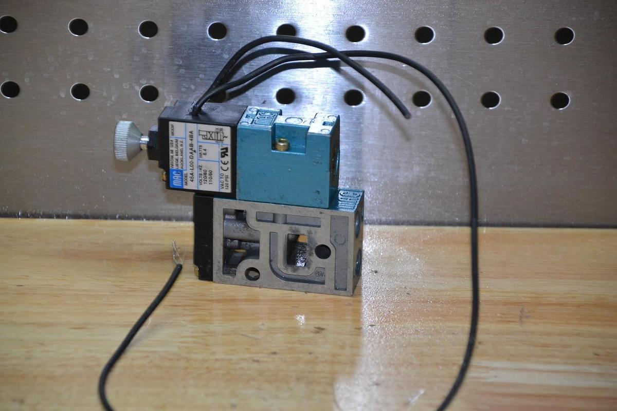 Used MAC 45A-L00-DAAB-4BA 45AL00DAAB4BA SOLENOID VALVE