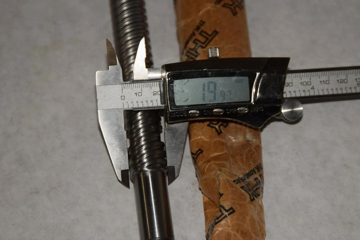 (NEW) THK BLK2020E DAX-8G29 660mm Length 20mm Dia Rolled Ball Screw