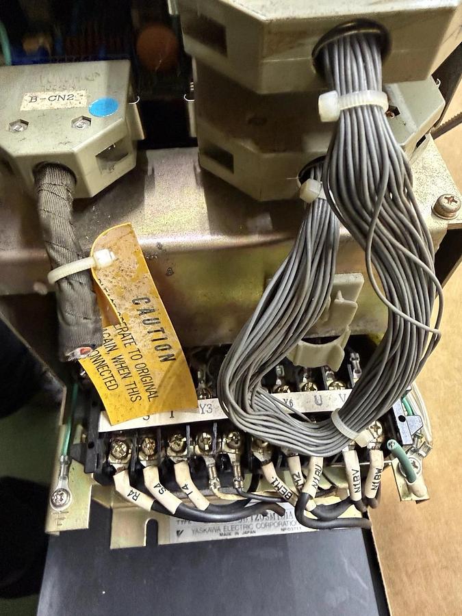 Used Yaskawa ServoPack Drive CACR-SR06TZ0SMY01A CACR-ST06TZ9SMY01A