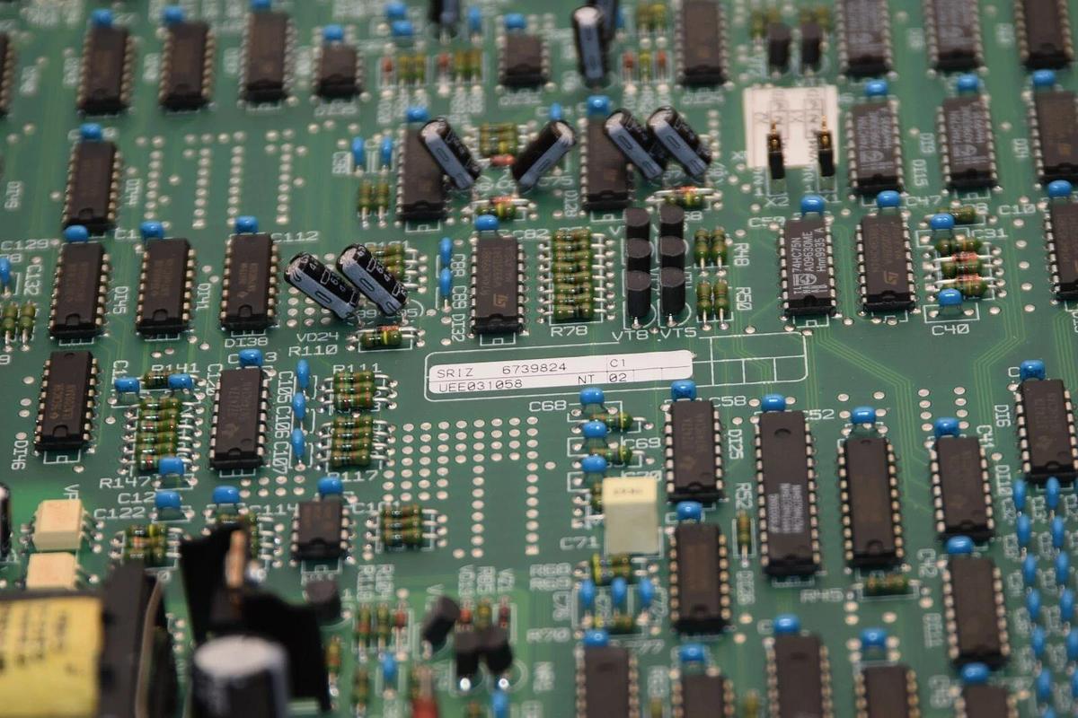 (NEW) MERLIN GERIN / SPIZ 6739824 PLC PC Board