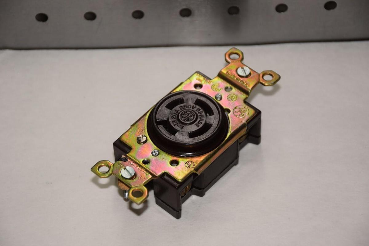 GE GENERAL ELECTRIC L-15 20A 250V 3 PHASE TWIST LOCK RECEPTACLE NEW